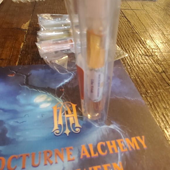 Nocturne Alchemy 6 Perfume Oils - Picture 4 of 5